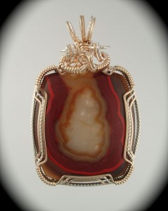 Kentucky Agate in red and black always looks regal.