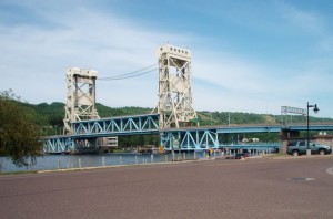 The famous (or infamous) lift bridge separating Houghton and Hancock.