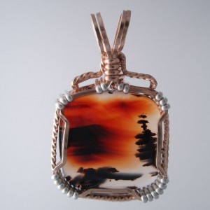 A small Montana Agate with a "big sky" picture.