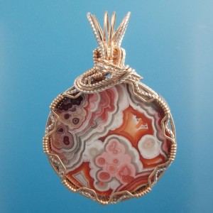 Possibly the very best agate I have ever wrapped.  No matter what you do with a stone like this, it looks good.  This one was so pretty; and it knew it.  I kept hearing it talk like Ali "Ain't I pretty?"; I finally just had to turn it off.