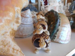 Your Whimsy of the day.  Little shell Bobbleheads.  Cute!