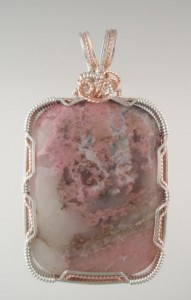 pinkbeadpendant1