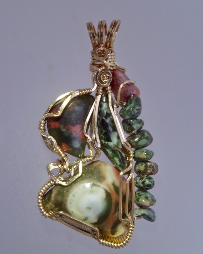 Extravagant Greenstone Pendant with ten Greenstones plus two Thomsonites