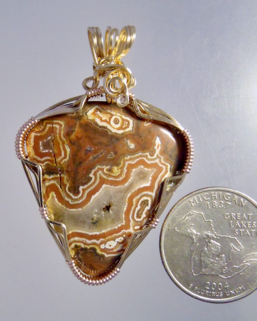 Thunder Bay seam Agate pendant, triangular shape, dark red/brown with crystal cave