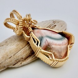 Flaunting Thomsonite Pendant